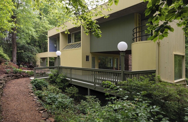 70s Mod House - 5 Min to UT