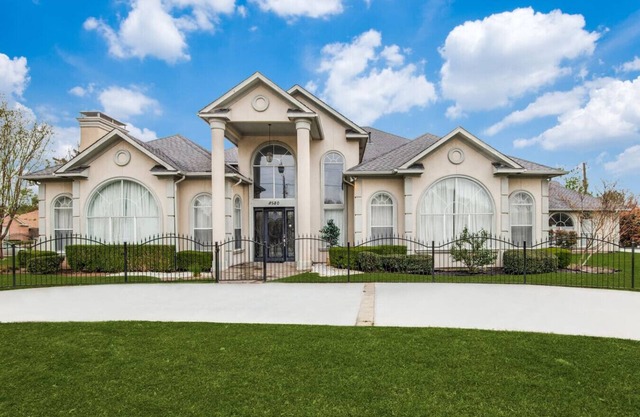7600 Square Foot Grand Estate.
