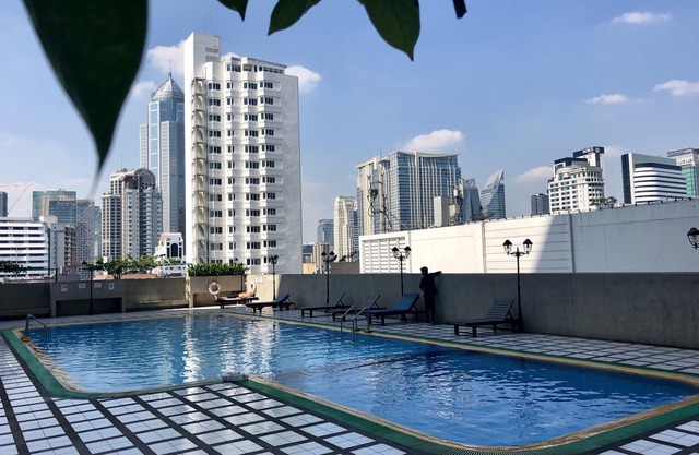 78sqm, Large 1 Bdrm, Soi Nana, Near BTS, Free WiFi