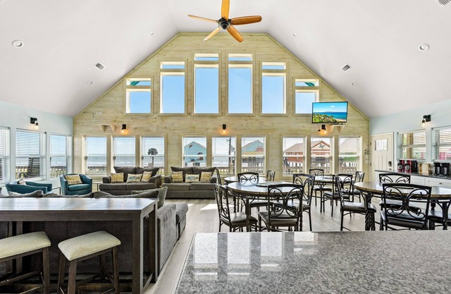 7BR Beachfront | Playground, Bar & Gulf Views