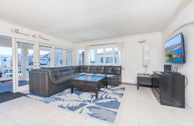 7BR Vacation Home Steps to the Sand!