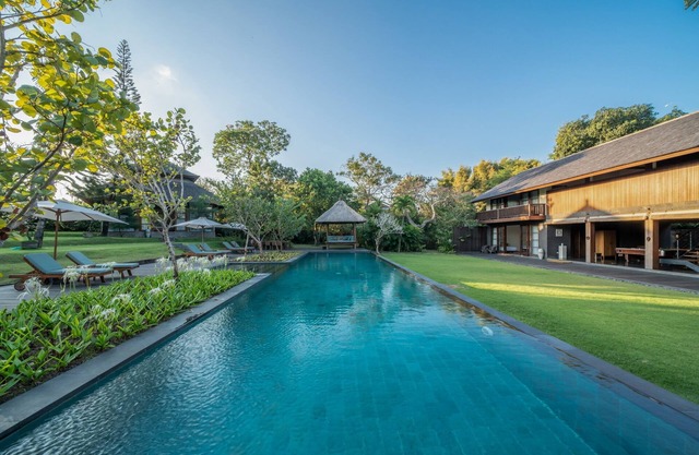 7BR Villa For Large Groups W/Pool Table, Canggu! 9Min Drive To Seminyak Square!
