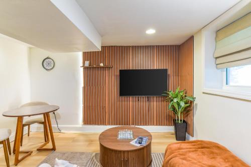 7even Clouds Éclair- Cozy basement nest near NE DC