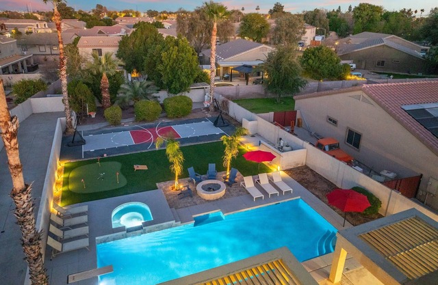 8 Beds|3 Showers|Gameroom, Gym, Pool, Spa & BBall
