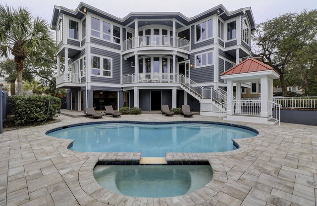 8 Kingfisher - Forest Beach - 2nd Row - 7 Bed Sleeps 20 - Hilton Head Rentals
