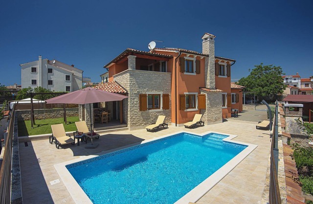 800 meters to beach with sea view and private pool