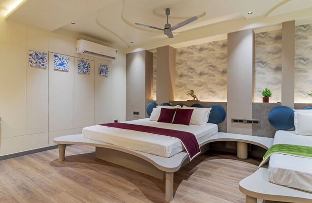 800 sq ft studio good for 4 to 6 adults. centrally located and fully equipped