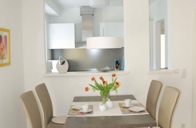 85sqm comfort: 2 sleeps. 2baths WLAN top traffic connection. FFM WI Rhine Taunus