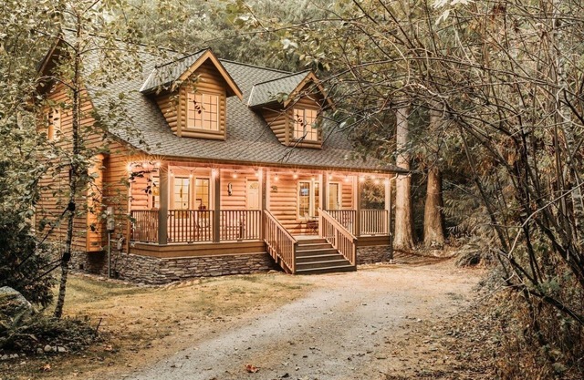 89GS - Hot Tub - Pets Ok - WiFi - Sleeps 4 by RedAwning