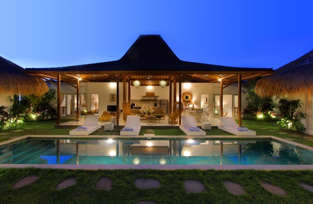 8BR Oberoi 700m Beach Central Seminyak Villa