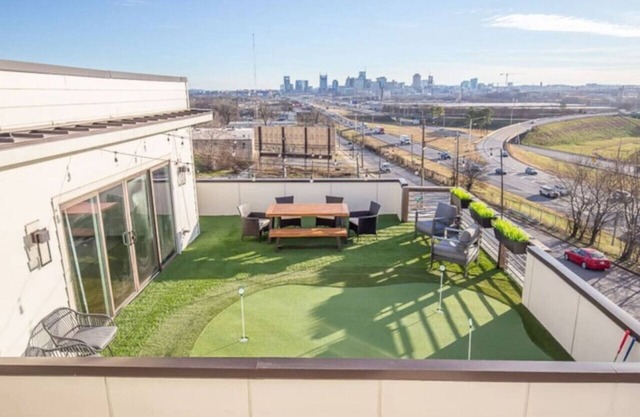 8min to Downtown w/Rooftop Deck, Golf & Views!