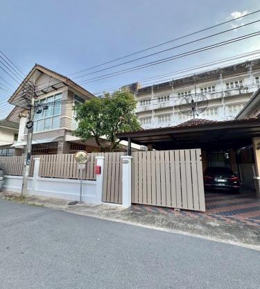8Pax Spacious Private Home near The Mall Bangkapi
