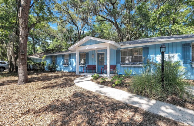 9 Dove Street @ North Forest Beach | Steps to Sand | Near Coligny Plaza