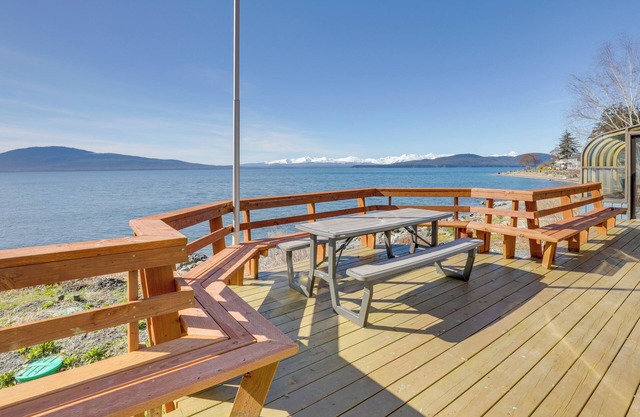 9 Mi to Mendenhall Glacier: Waterfront Juneau Home