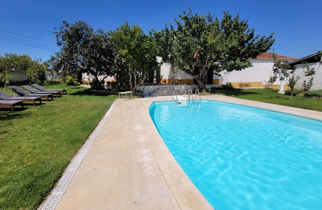 9 min. from the beaches of the Silver Coast, charming quinta 5 bedrooms + pool