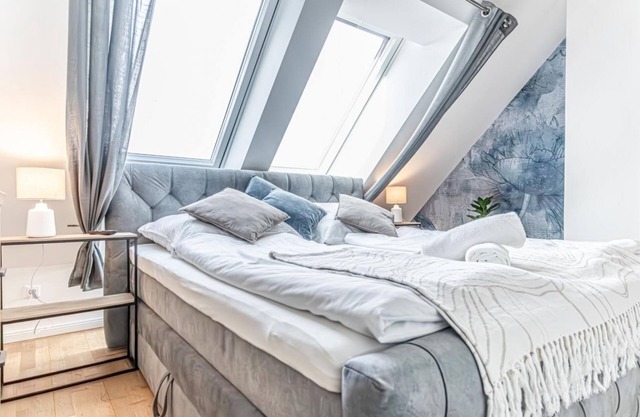 9 min to Center - Luxury Airconditioned w/Balcony