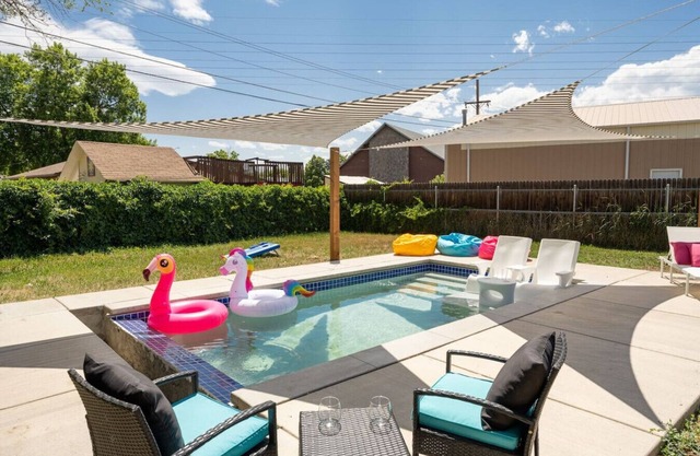 90s Dream Escape | Hot Tub & Gorgeous New Pool!