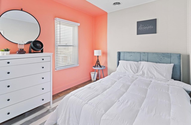 9BR Beach Block Escape – Perfect for Large Groups!