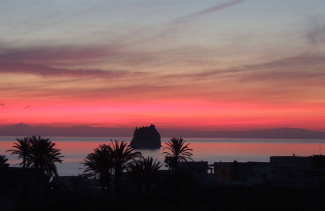 A beautiful house in Stromboli at the foot of the volcano, pets allowed