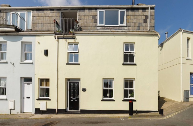 A beautiful tall seaside townhouse located close to the picturesque harbour of Port St Mary, enjoyin