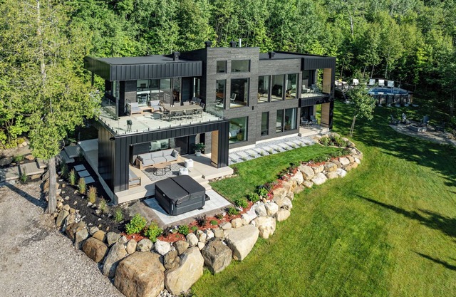 Altéa Charlevoix - luxury villa: spa, pool, billiards, view