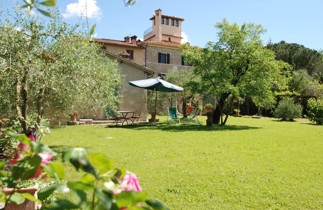 A charming little cottage with spacious private garden