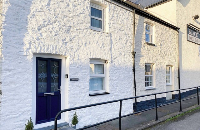 A cosy coastal cottage, offering a beautiful retreat for two.