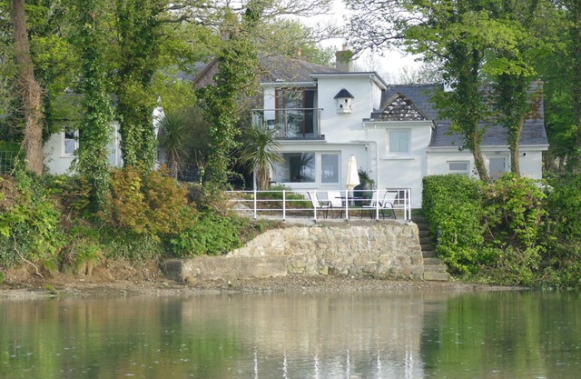 A cottage on the waters edge in an idyllic postion