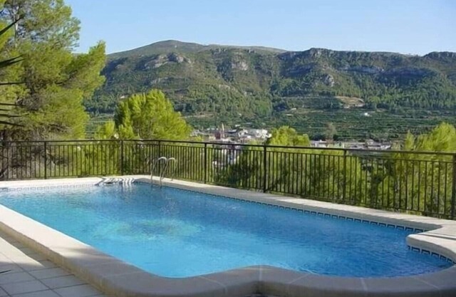 A country villa in the beautiful Albaida Valley.