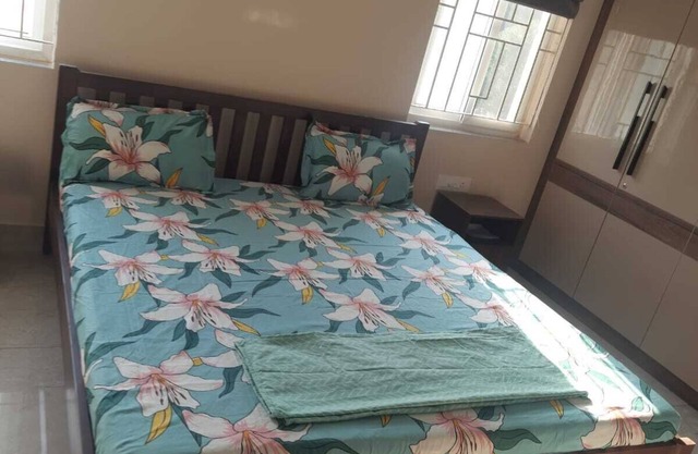 A cozy fully furnished 3-bedroom apartment