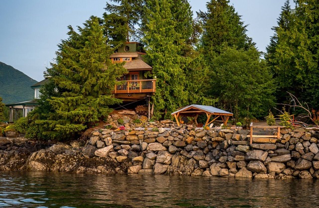 A custom built luxury tree house on the waterfront in Ketchikan - AMAZING!.