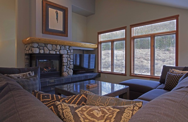 A CUT ABOVE -A Cut Above - 4 bedroom Snowcreek Townhome Sleeps 10