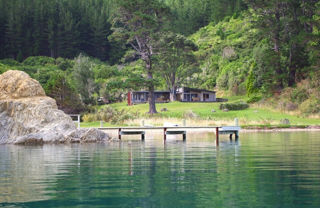 A family paradise in your own private bay