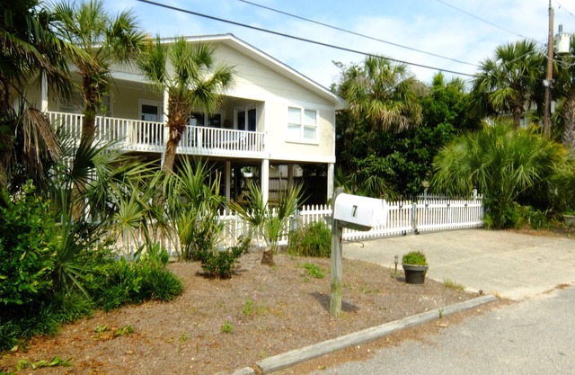 A fenced in Yard on Wrightsville Beach's Parmele Isle; a short walk to the beach