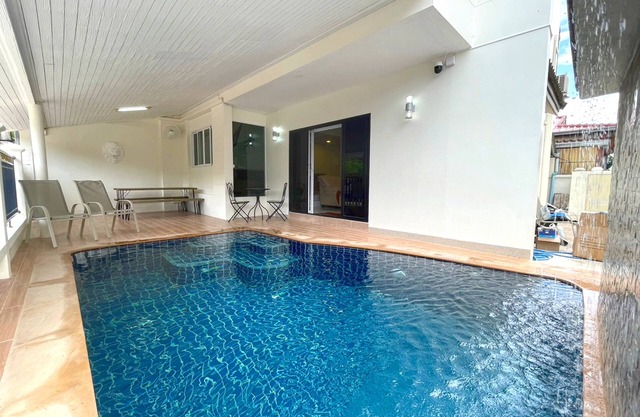 A few minutes from Walking Street and the beach.