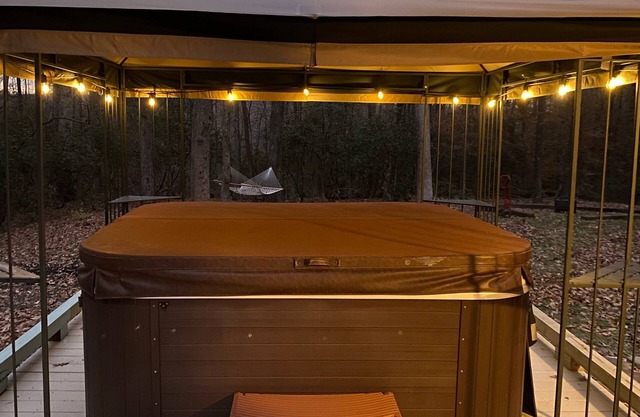 A-Frame Getaway! 3 beds, 2 baths, hot tub