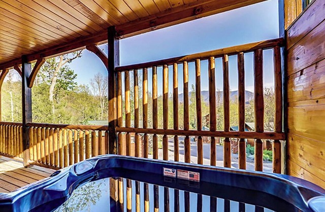 A Fun-Filled Smoky Mountain Hideaway w/Hot Tub