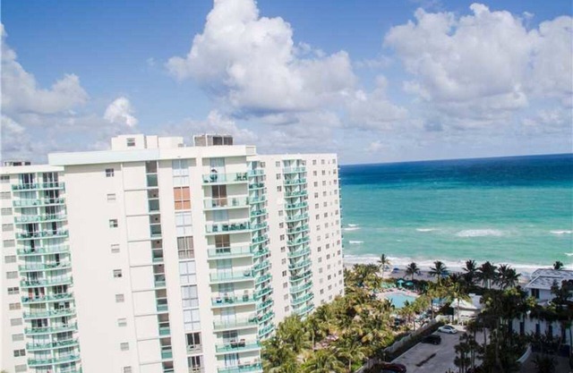 A Great Deal! Oceanview 2 Bedroom Luxurious Condo Hollywood Beach