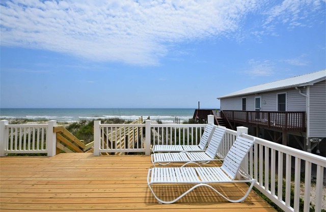 "A GREAT ESCAPE" - OCEANFRONT Duplex