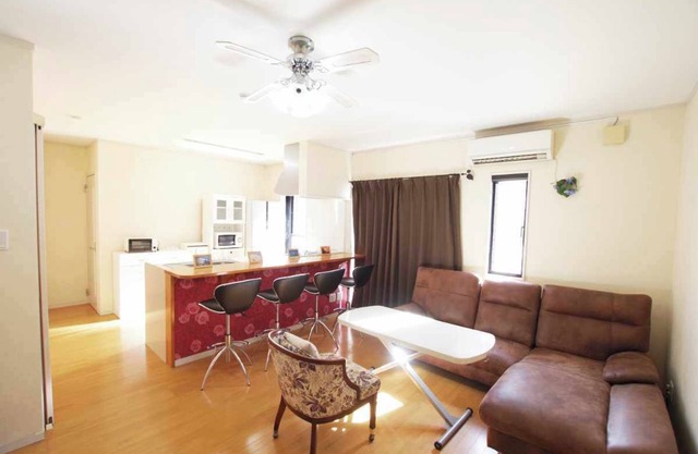 A guesthouse limited to one couple. Conveniently located in the center of Amami Oshima for sightseeing. 30 seconds to the largest downtown area, Yajin River. Fully equipped kitchen and laundry facilities are available for long-term stays.