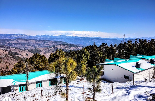 A heavenly himalayan getaway in complete solitude on a hill