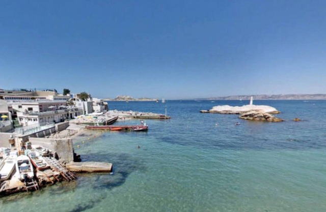 A HIDDEN GEM: A UNIQUE VACATION HAVEN IN THE HEART OF MALMOUSQUE