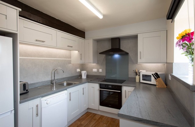 A holiday cottage that sleeps 7 guests in 3 bedrooms