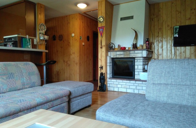 A Rustic retreat for famiies with children. 2 bedroom log housen