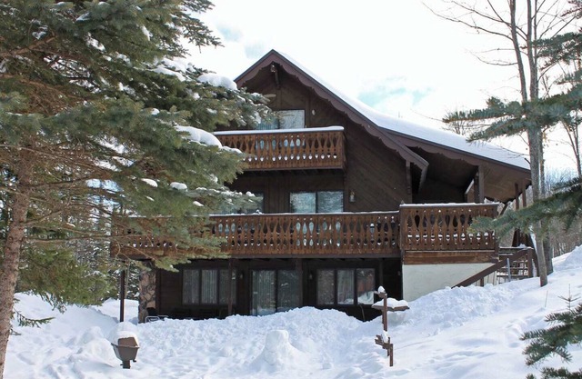 A Large Trailside Vacation Home with 2 Large Fireplaces