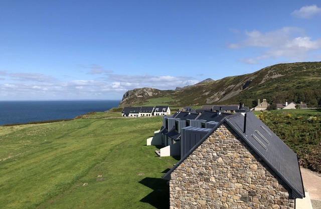 A llyn peninsula that sleeps 6 guests in 3 bedrooms