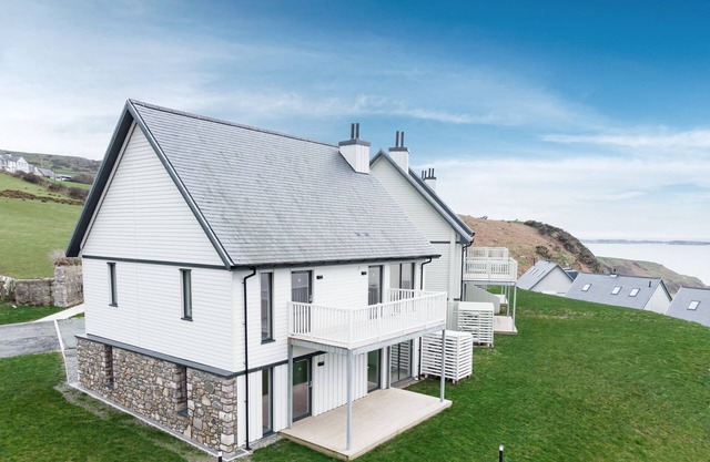 A llyn peninsula that sleeps 5 guests in 2 bedrooms