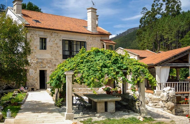 A Palleira: Antiguo Pajar Reformado al Lado del río