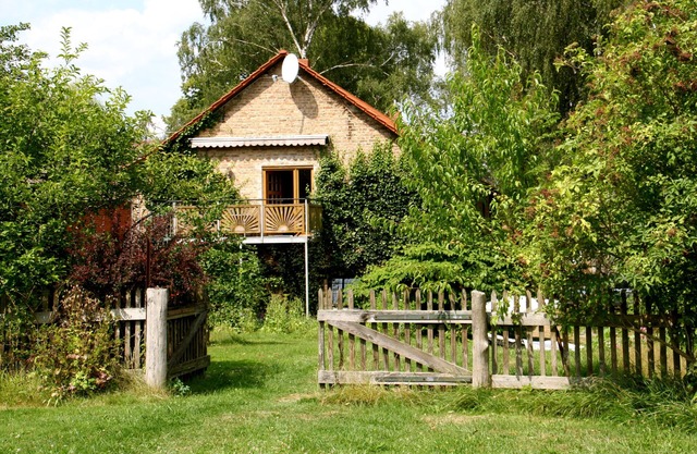 A place of rest and retreat in the natural garden