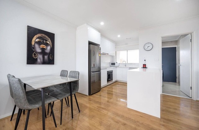 A Private Hideaway with Large Backyard & 2 CarPark